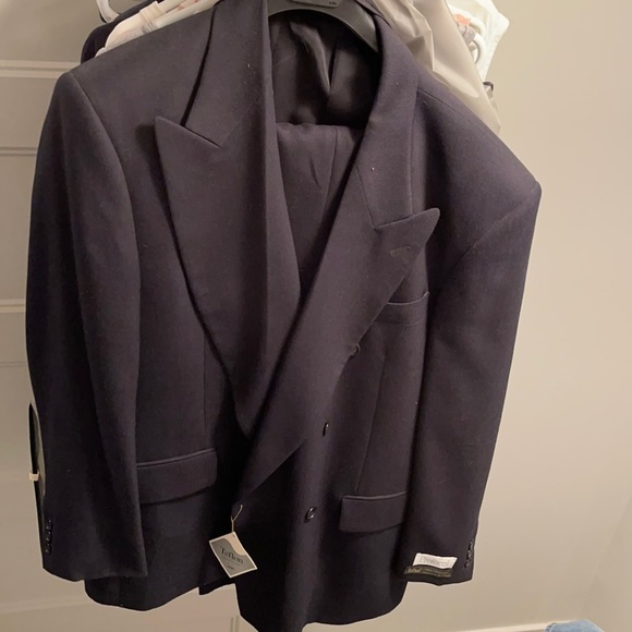 Black mans suite - Picture 1 of 8